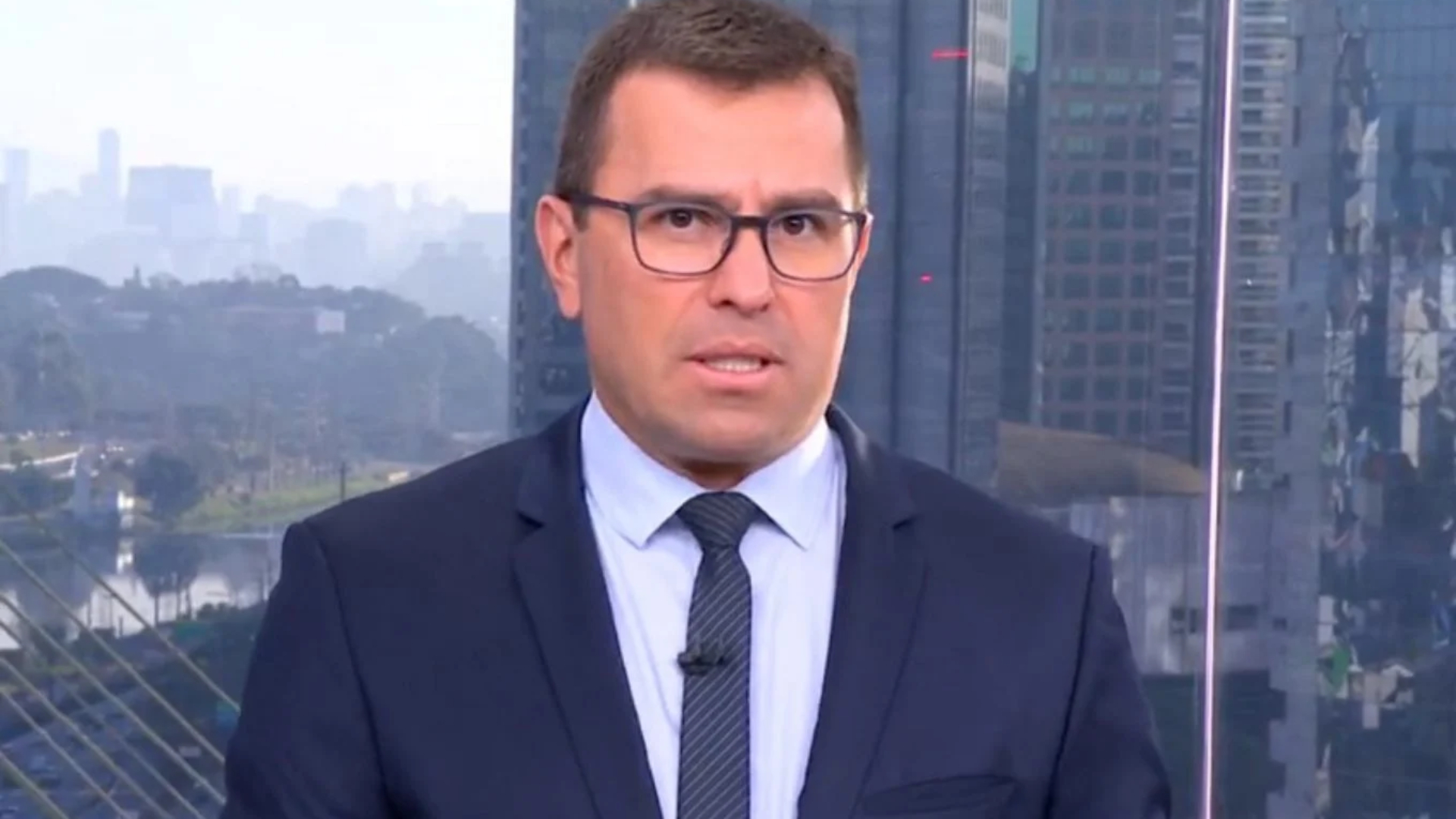 Rodrigo Bocardi troca farpas com repórter e web detona atitude: “Surtado”