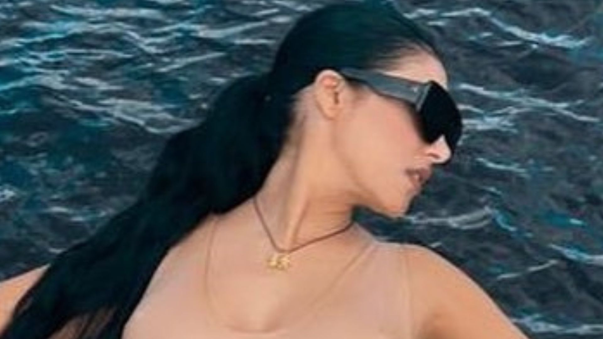Nua? Simaria faz biquíni nude camuflar no corpão e deixa polpa dos seios à mostra: “Sensual”