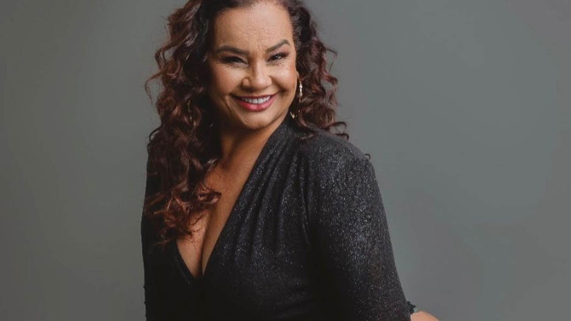 Aos 65 anos, Solange Couto deixa bumbum totalmente exposto em cliques sem calça: “Mulherão”