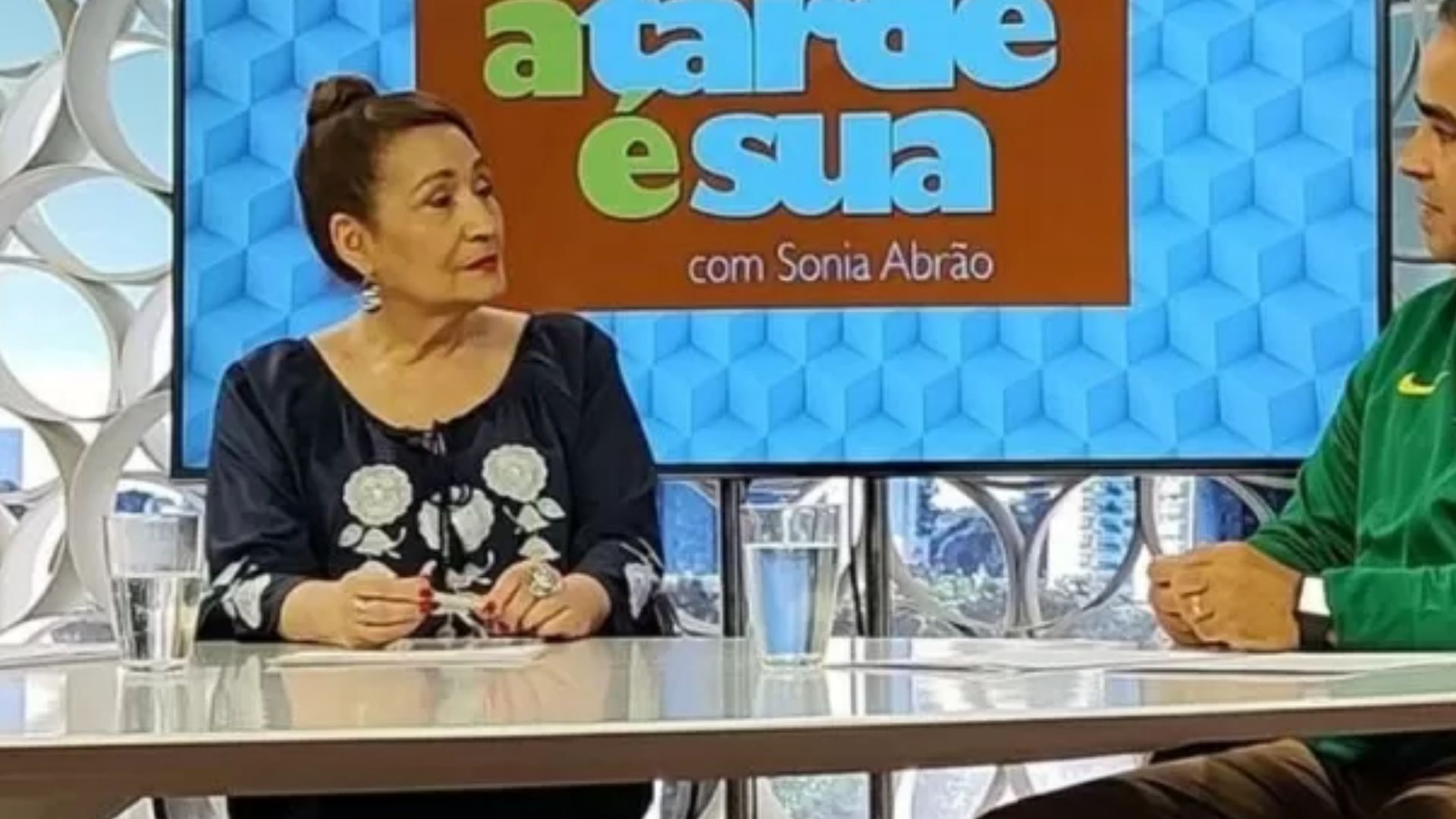 Sonia Abrão é detonada por trocar fofocas por conversa com ministro de Bolsonaro: “É crime”