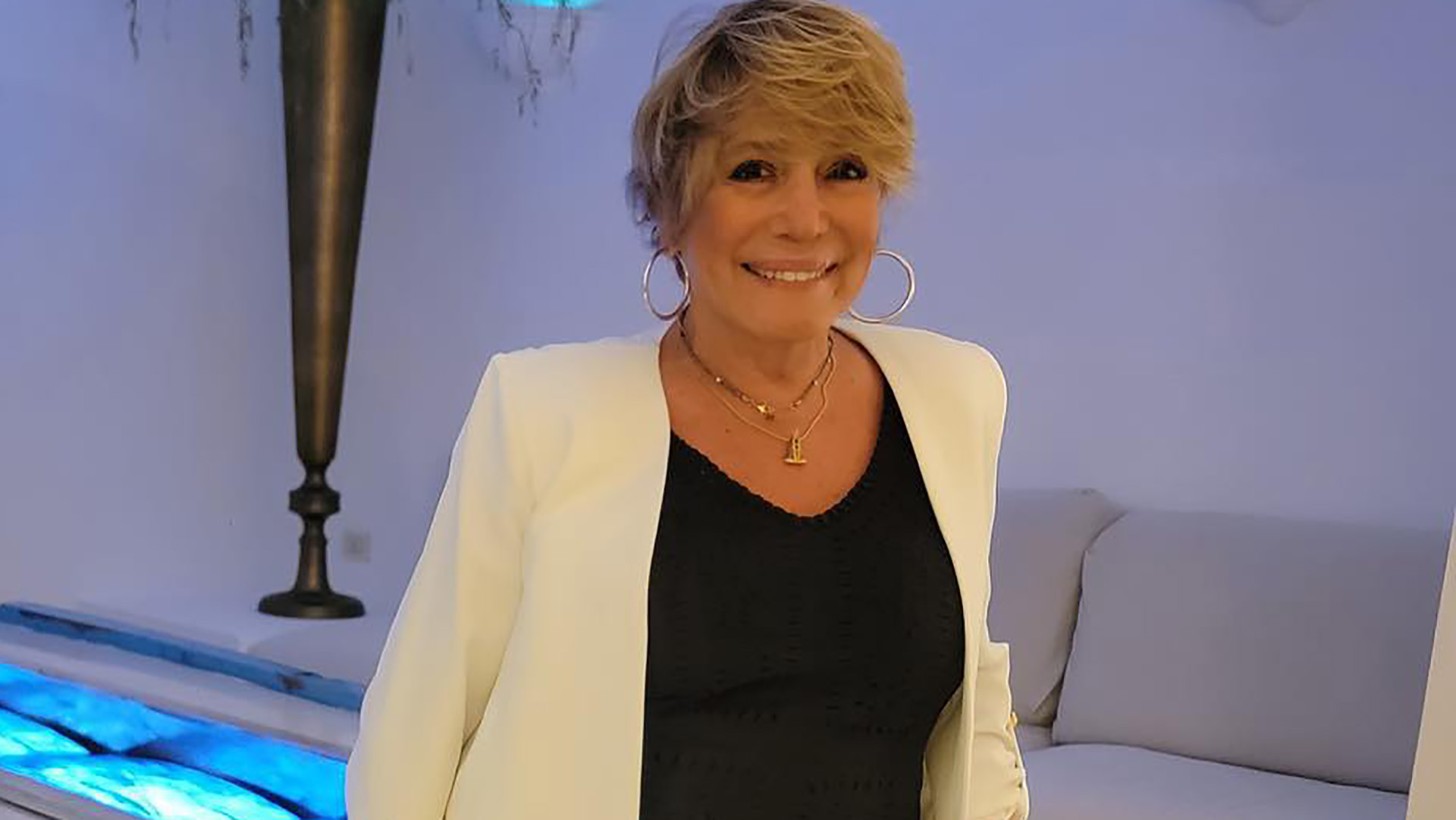 Aos 80 anos, Susana Vieira usa vestido curtinho e pernões roubam cena: “Menininha”