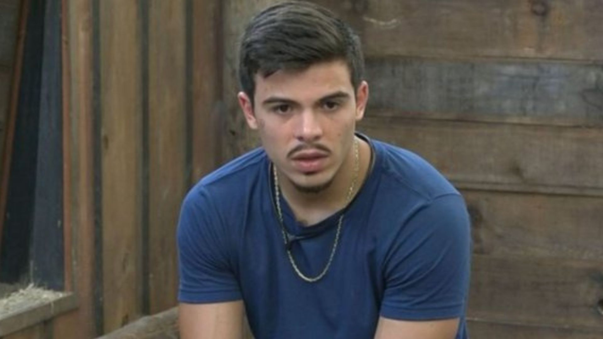 A Fazenda: Thomaz Costa é atendido novamente para avaliação de seu estado de saúde