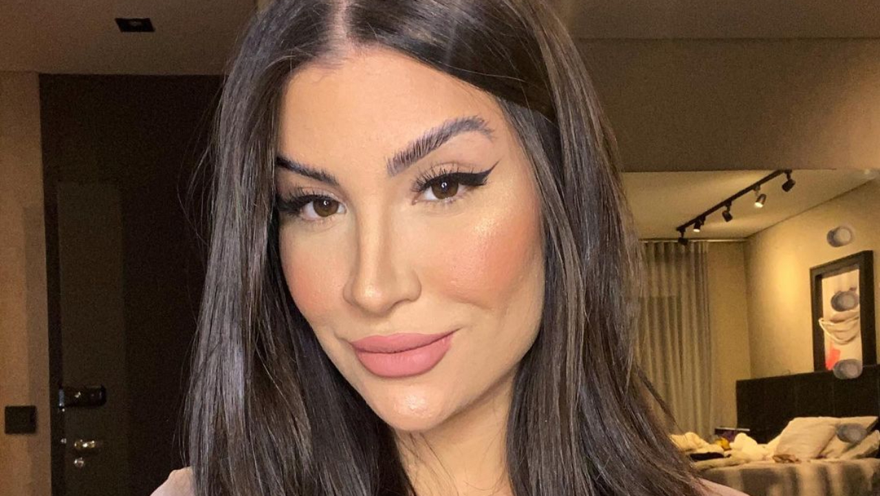Fofura! Filho da ex-BBB Bianca Andrade rouba a cena ao surgir de suspensórios e roupa social