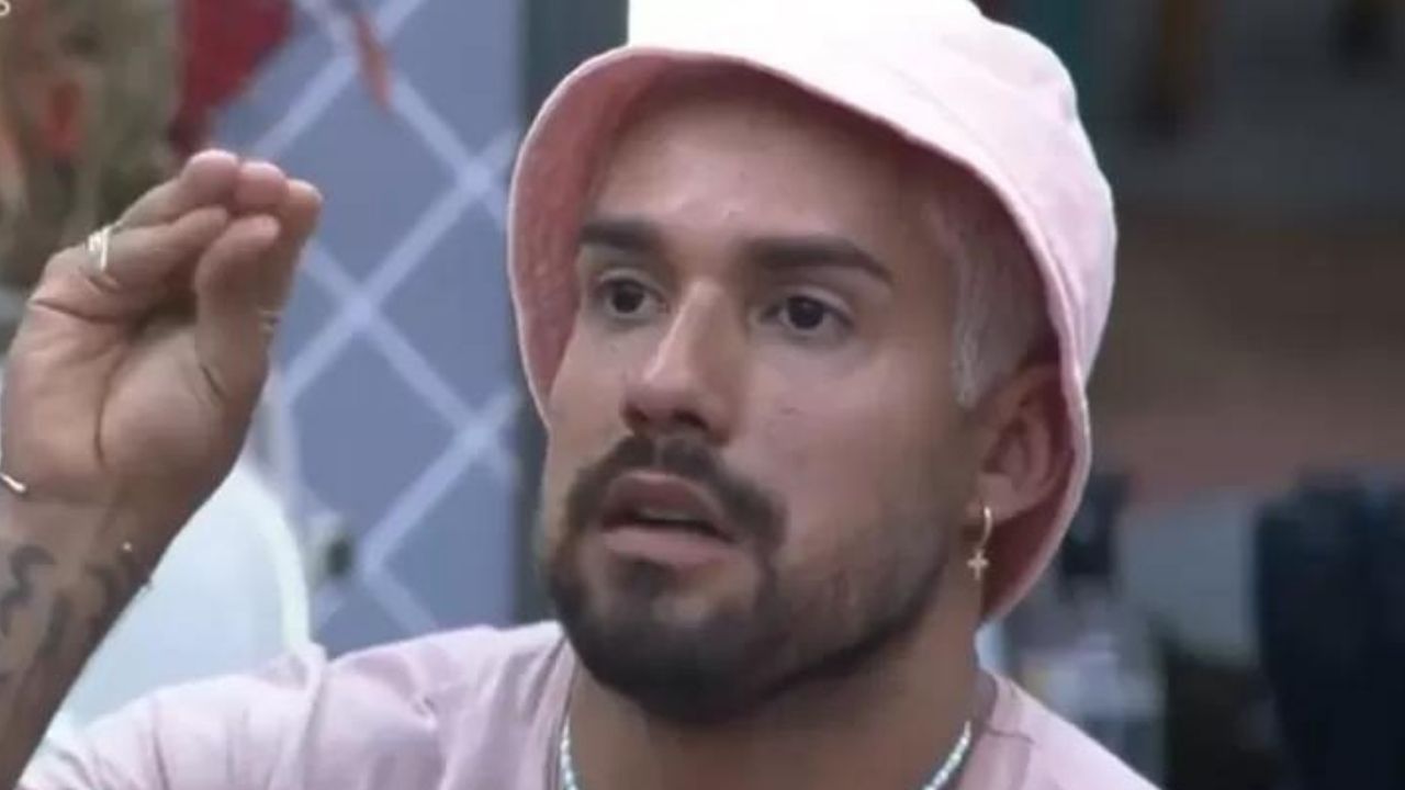 A Fazenda 13: Equipe de Bil Araújo repudia comentários sobre o pênis do modelo: “Para atingir”