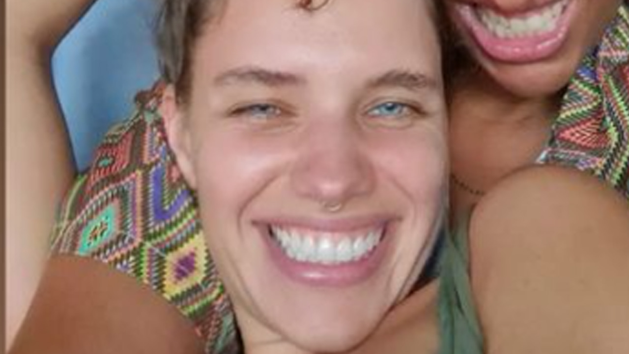 Longe de casa, Bruna Linzmeyer recebe mensagem apaixonada da namorada: “Saudades”