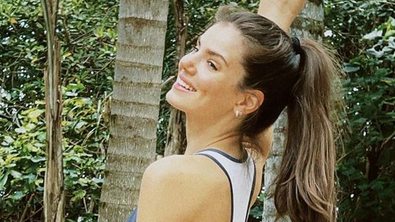 Camila Queiroz dá pausa na agenda de sucesso e mantém corpão: “Cheirosa e saudável”