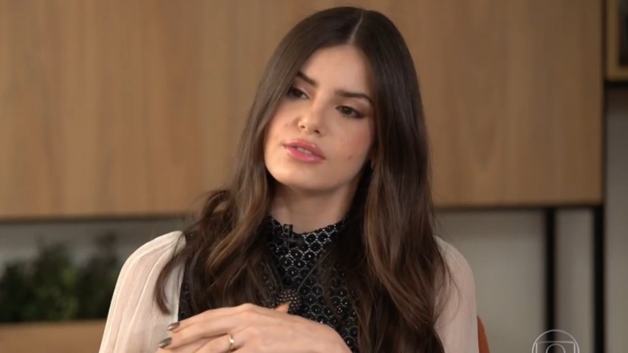 Camila Queiroz fala de ‘Verdades Secretas 2’ e entrega detalhes de Angel: “Viúva, falida e filho com leucemia”