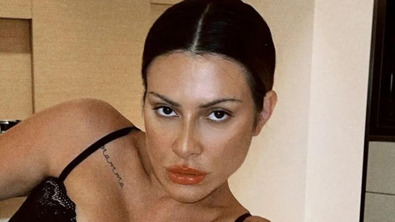Cleo abusa de maiô cavadíssimo, quase mostra demais e Fábio Jr. reage na web