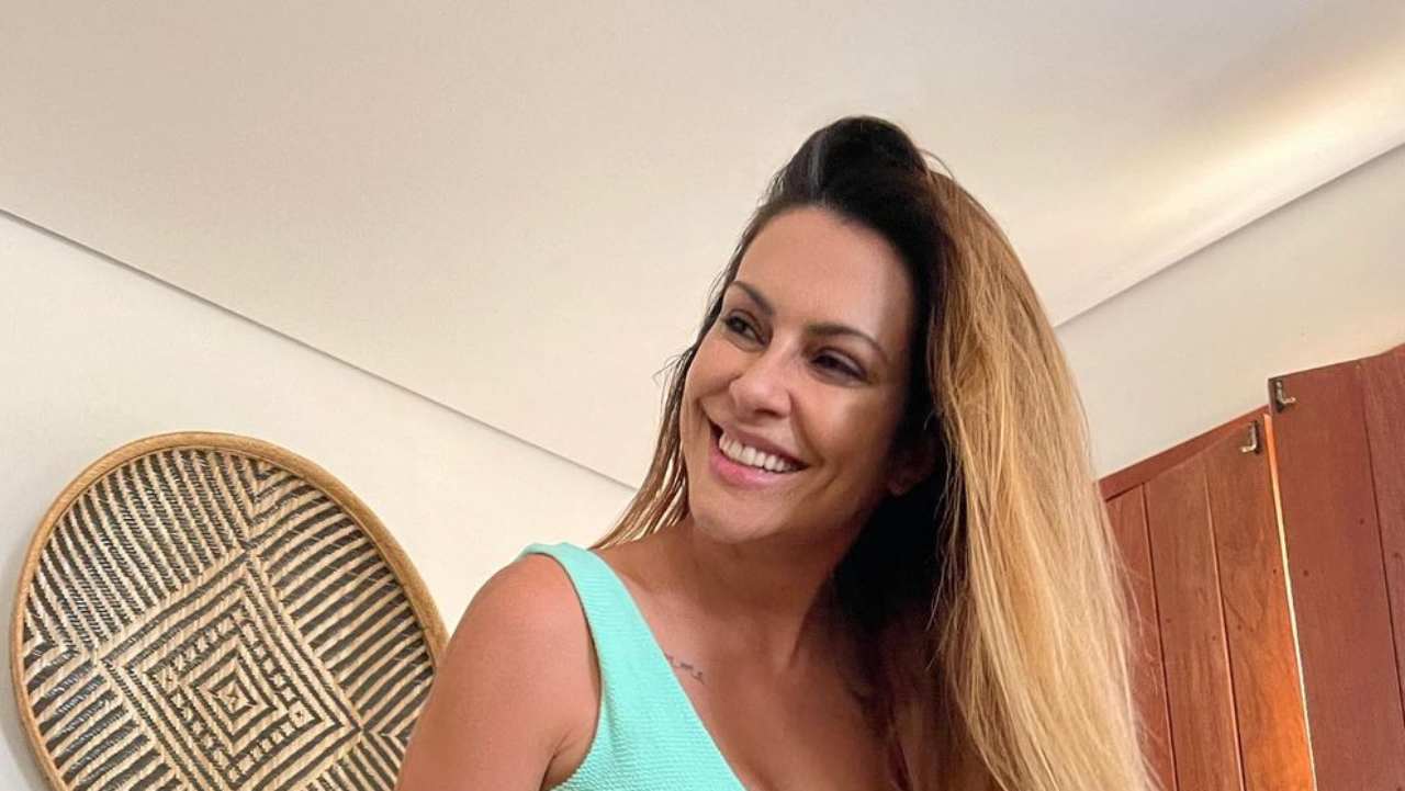 De biquíni asa delta, Cleo Pires surge deslumbrante e bumbum avantajado rouba a cena: “Que mulher”