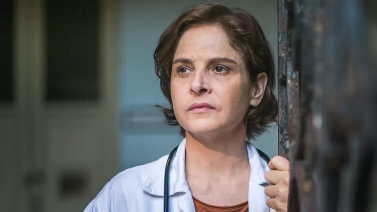 Globo informa que Drica Moraes sofreu acidente nos bastidores de ‘Sob Pressão’: “Prontamente atendida”
