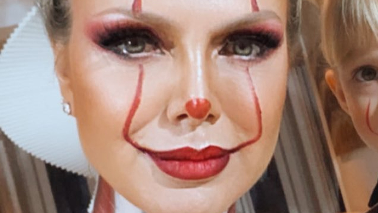 Eliana fantasia a família toda de palhaço macabro para Halloween: “Família It”