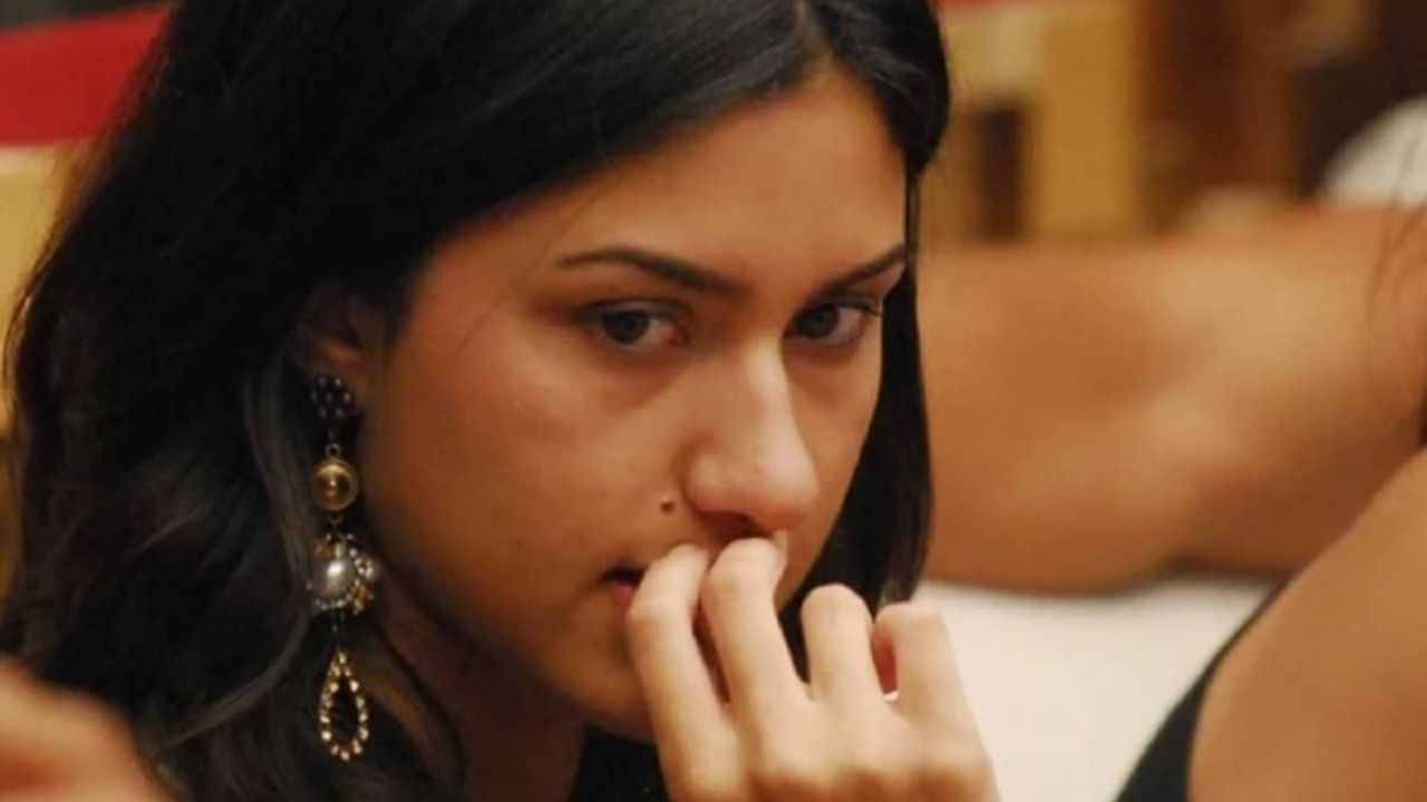 Ex participante do BBB10, Tessália anuncia a partida precoce do irmão: “Morreu ele e a mãe dele”