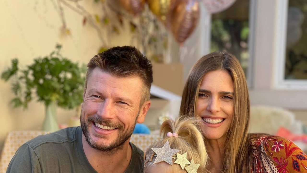Fernanda Lima compartilha clique raro mostrando rosto da herdeira e celebra aniversário da pequena: “Pura luz”