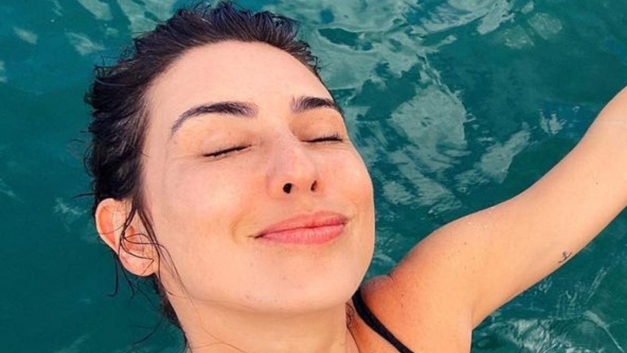 Fernanda Paes Leme se empolga ao mostrar dia divertido em barco com amigos: “Energia boa”