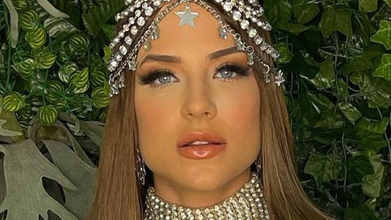 Ex-BBB Gabi Martins aposta em body cavado e deixa bumbum de fora em festa animada de Flay: “Que corpo”