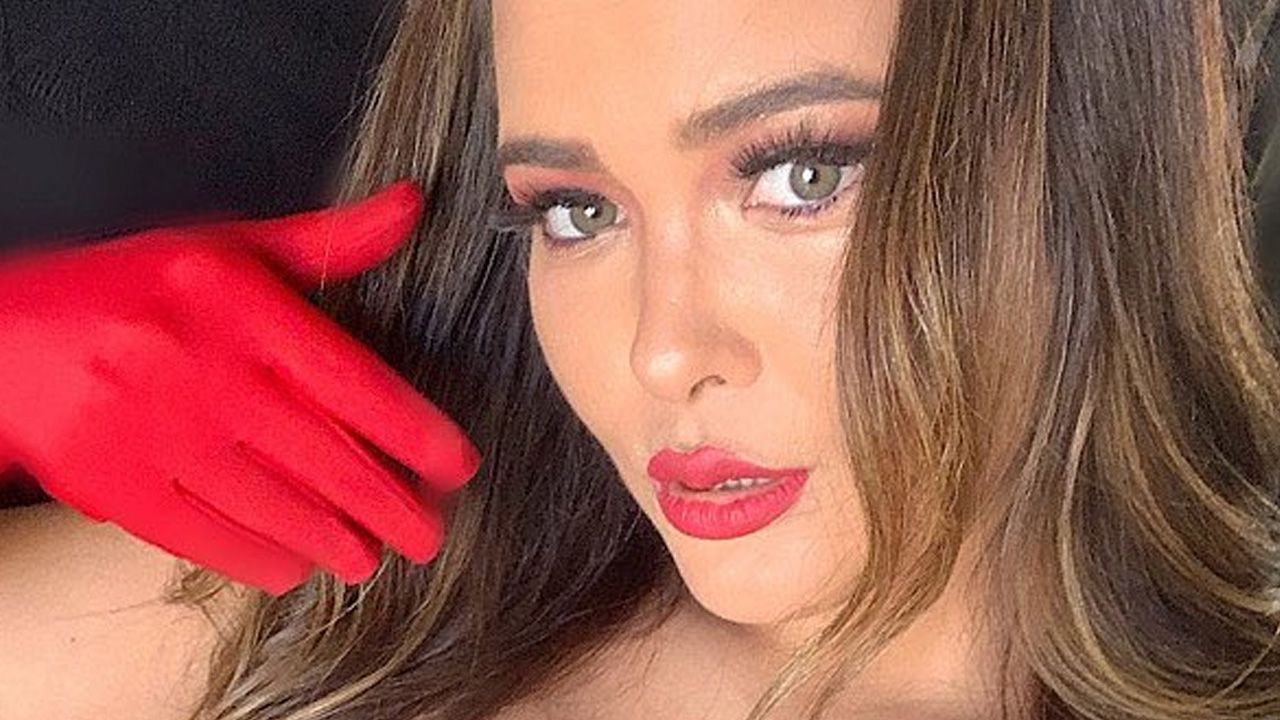Geisy Arruda provoca seguidores com lingerie vermelha e ângulo quase revela demais: “Cor do pecado”