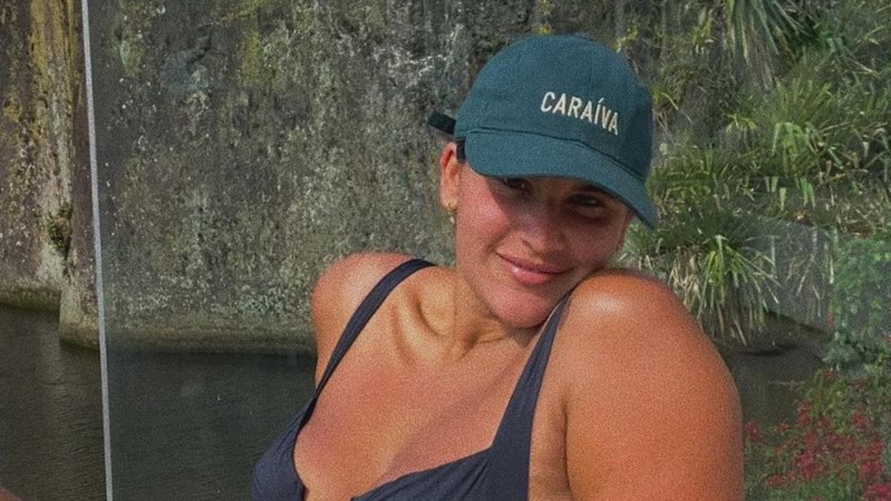 De maiô cavadíssimo, Giulia Costa exibe corpão sarado e coleciona suspiros dos fãs: “Linda igual a mãe!”