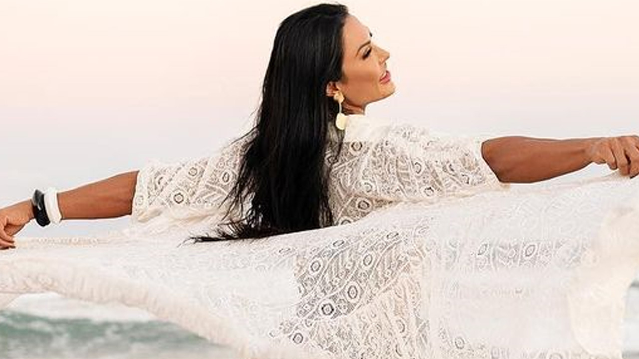 Gracyanne Barbosa ergue saída de banho e exibe bumbum em detalhes: “Mais bela de todas”