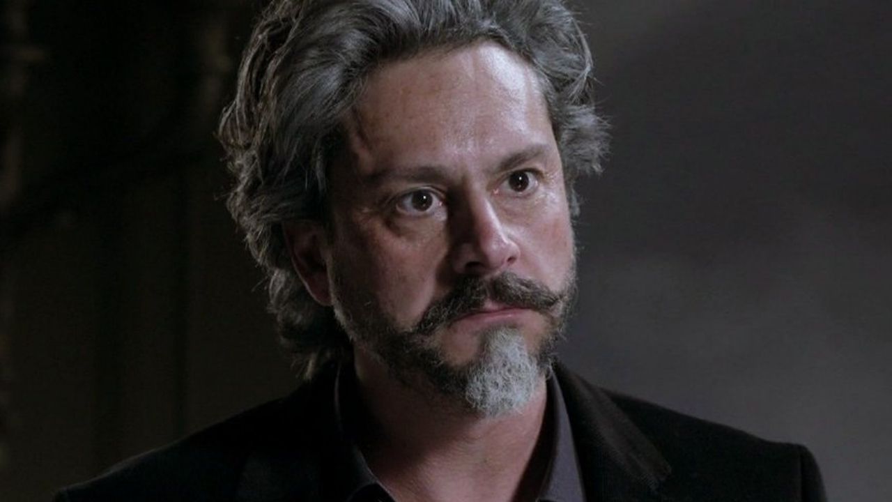 Império: José Alfredo fica furioso ao encontrar intruso tomando seu lugar na empresa: “Você roubou”