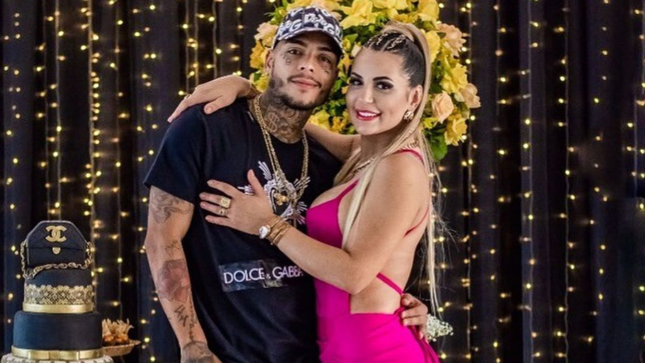 Irmã de MC Kevin se revolta após fã dizer que cantor ficou famoso graças a esposa, Deolane: “Ele batalhou”