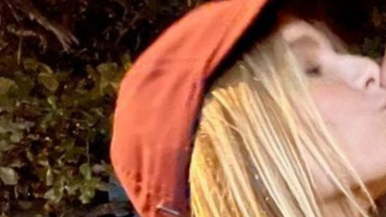 Isabella Santoni protagoniza beijão com o namorado em momento romântico: “O amor é simples”