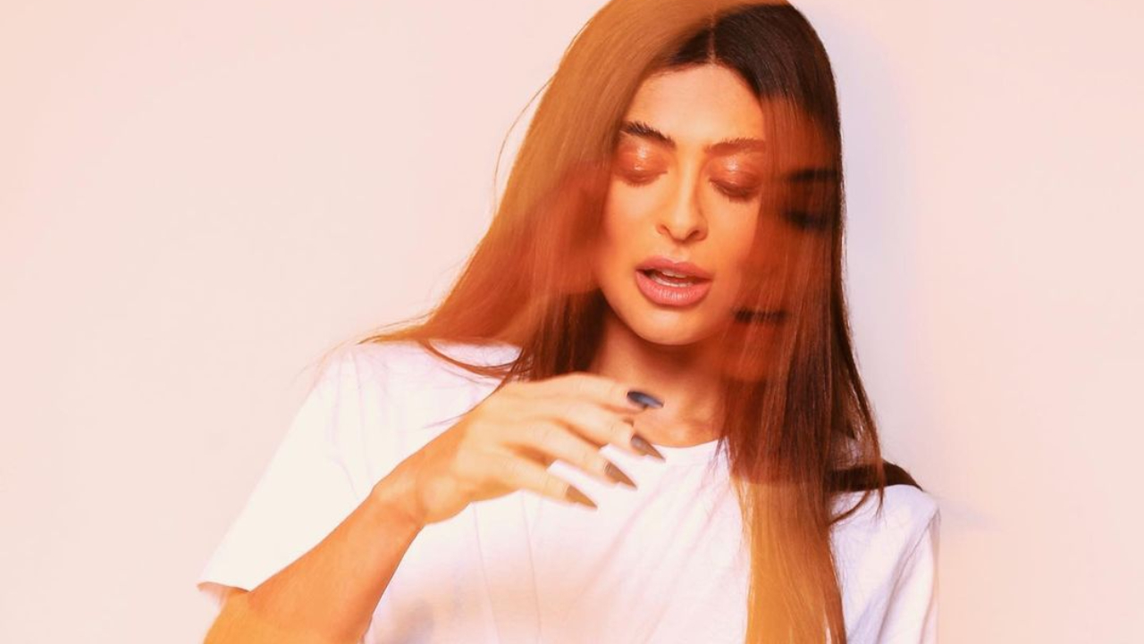 Com calça completamente transparente, Juliana Paes dá virada estratégica e bumbum GG rouba a cena: “Perfeita”