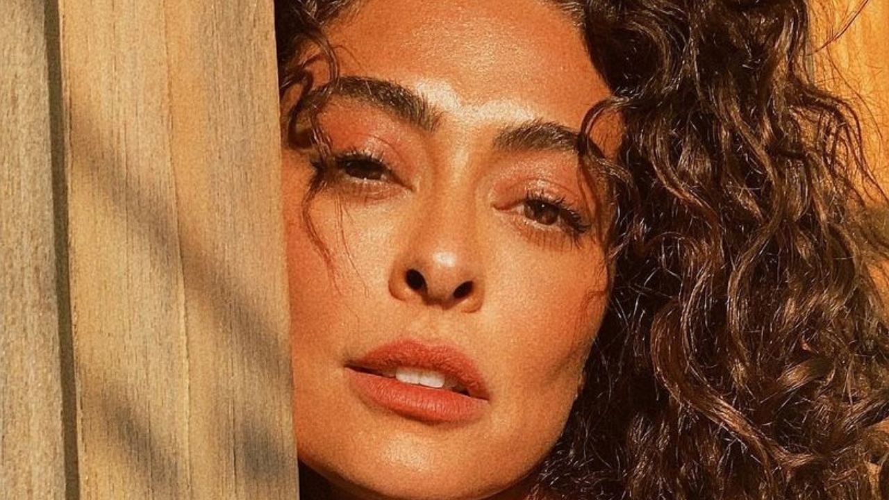 Juliana Paes deixa corpo à mostra em banho de sol nos bastidores do remake de ‘Pantanal’