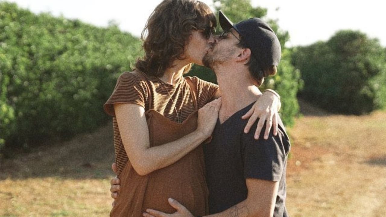Júnior Lima e Mônica Benini completam sete anos de casados, mas esquecem da data: “Tão a nossa cara”