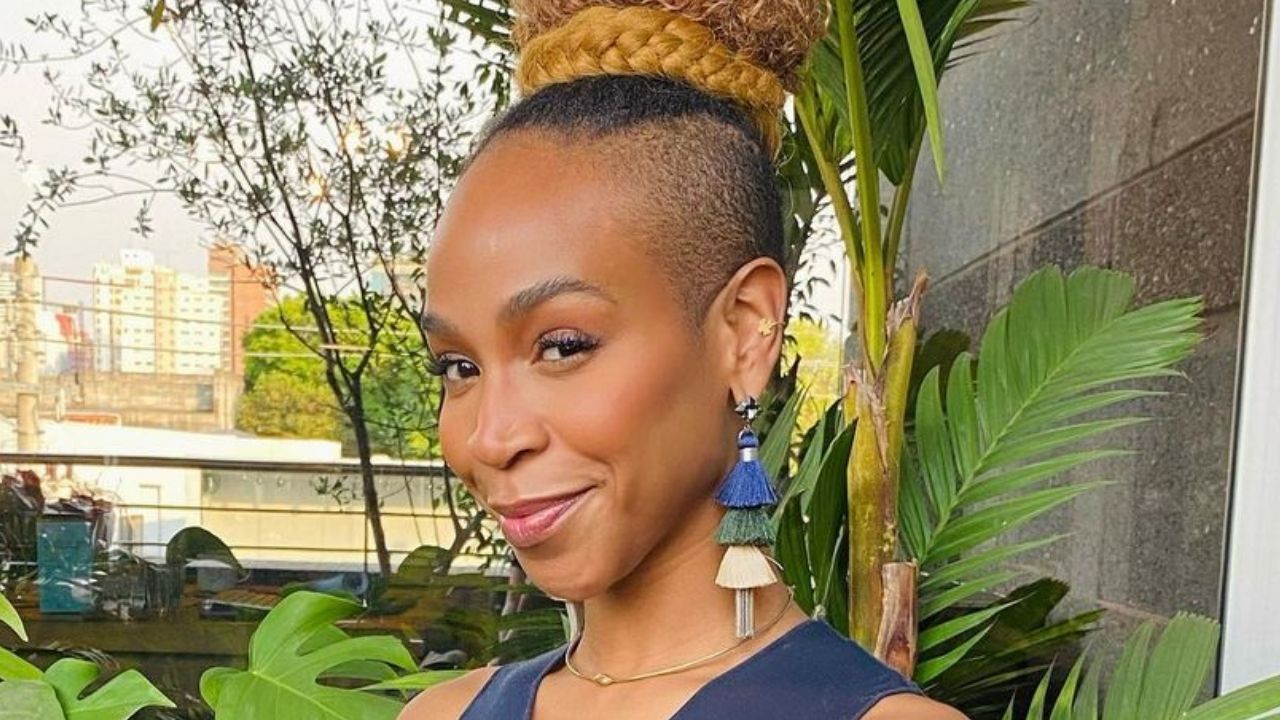 Driblando o cancelamento, Karol Conká diz que quase caiu no choro ao ser bem recebida por fãs: “O amor salva”