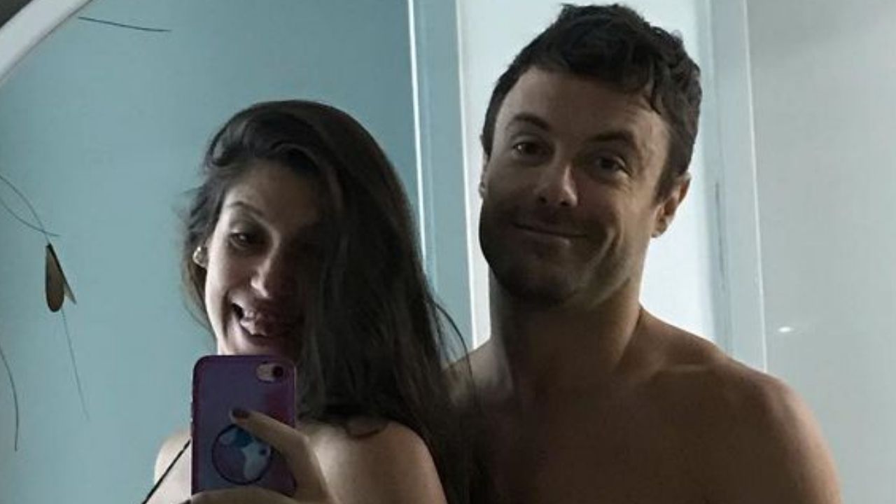 Kayky Brito surpreende e mostra barrigão gigante da namorada mexendo sem parar: “Mamãe que aguente”