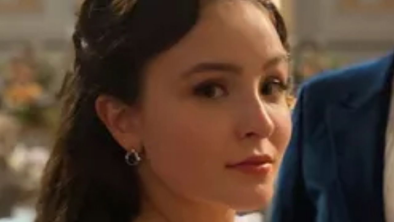 Larissa Manoela aparece pela primeira vez caracterizada como protagonista de ‘Além da Ilusão’