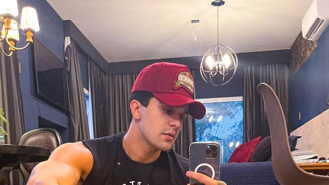 Luan Santana surge fortão em clique na web e parte inusitada do corpo chama atenção: “Parece um pãozinho”