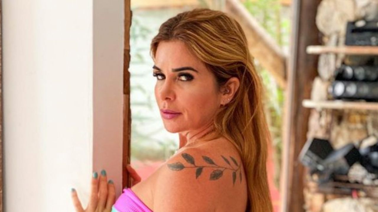 Mãe da ex-BBB Viih Tube causa ao aparecer com o biquíni atoladinho: “Beleza é de berço”