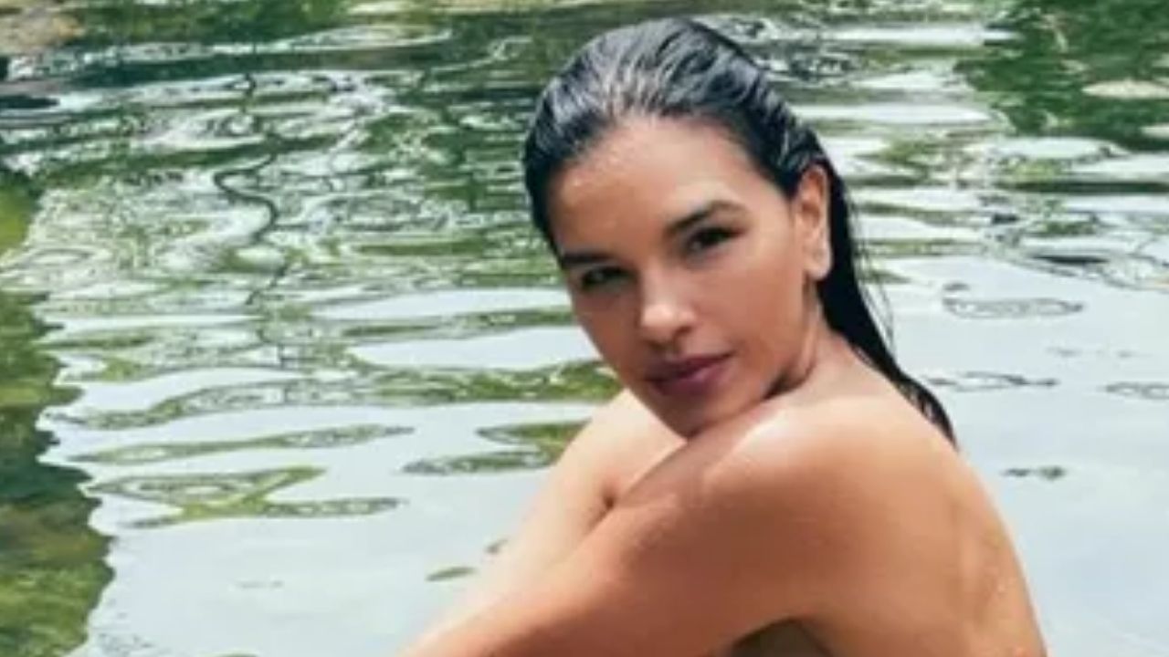 De biquíni sem alças, Mariana Rios coleciona suspiros com barriga negativa: “Sereia”
