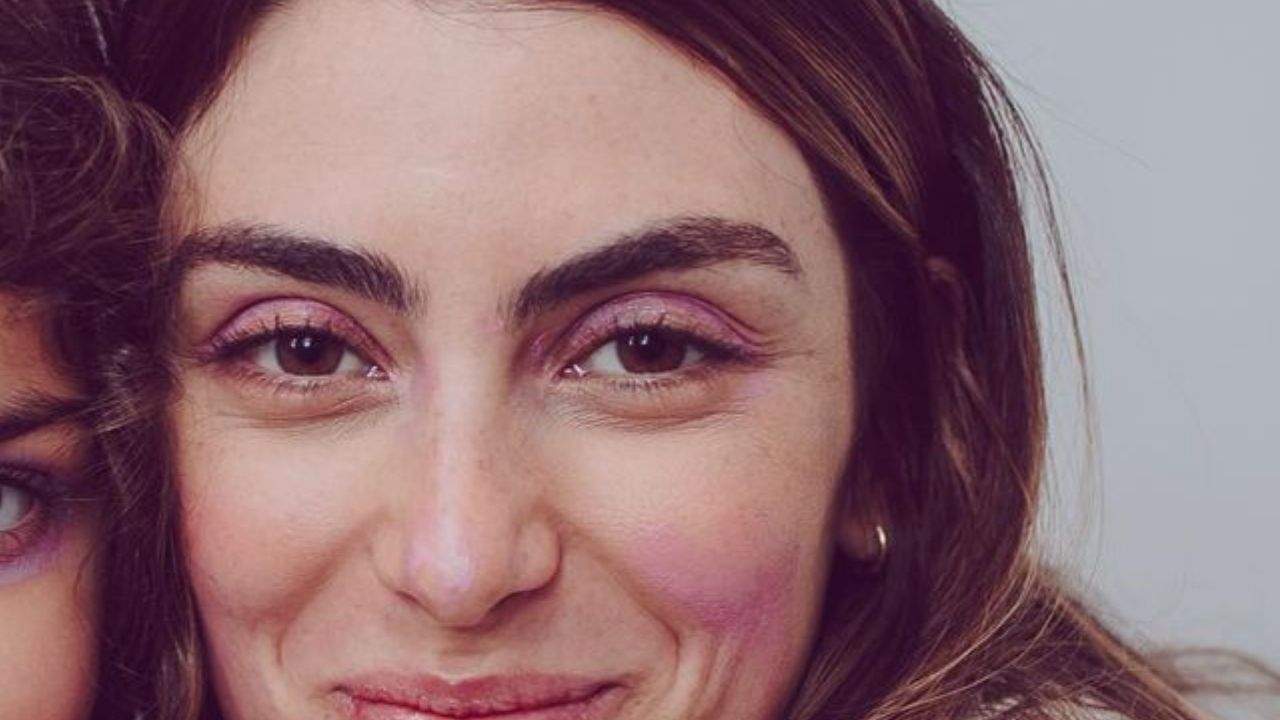 Mariana Uhlmann surge maquiada com a filha em clique encantador e desabafa sobre ser mãe de três: “Cada um tem seu jeito”