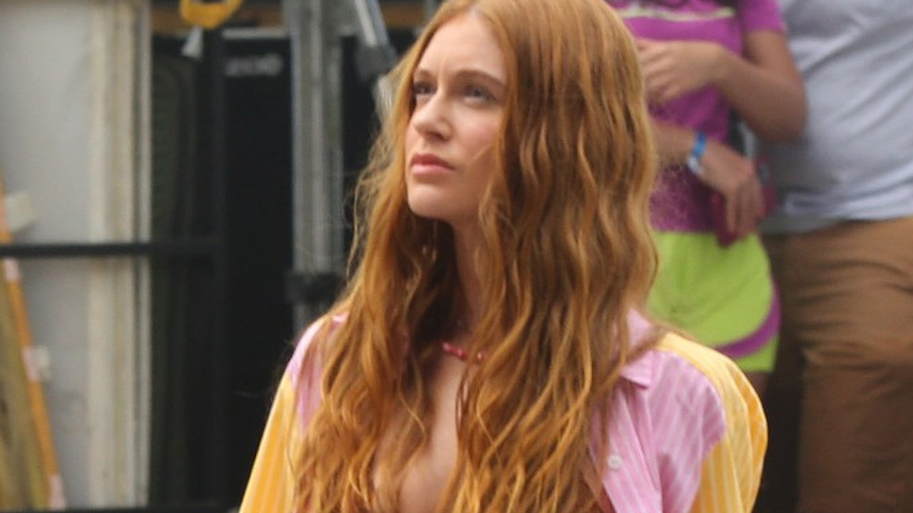 Gatíssima, Marina Ruy Barbosa para trânsito no Rio de Janeiro em ensaio de biquíni