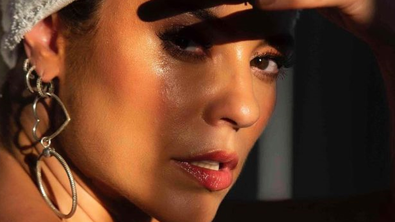 Paolla Oliveira posa só de toalha e sensualiza nas redes sociais: “Beleza precisa ser estudada”