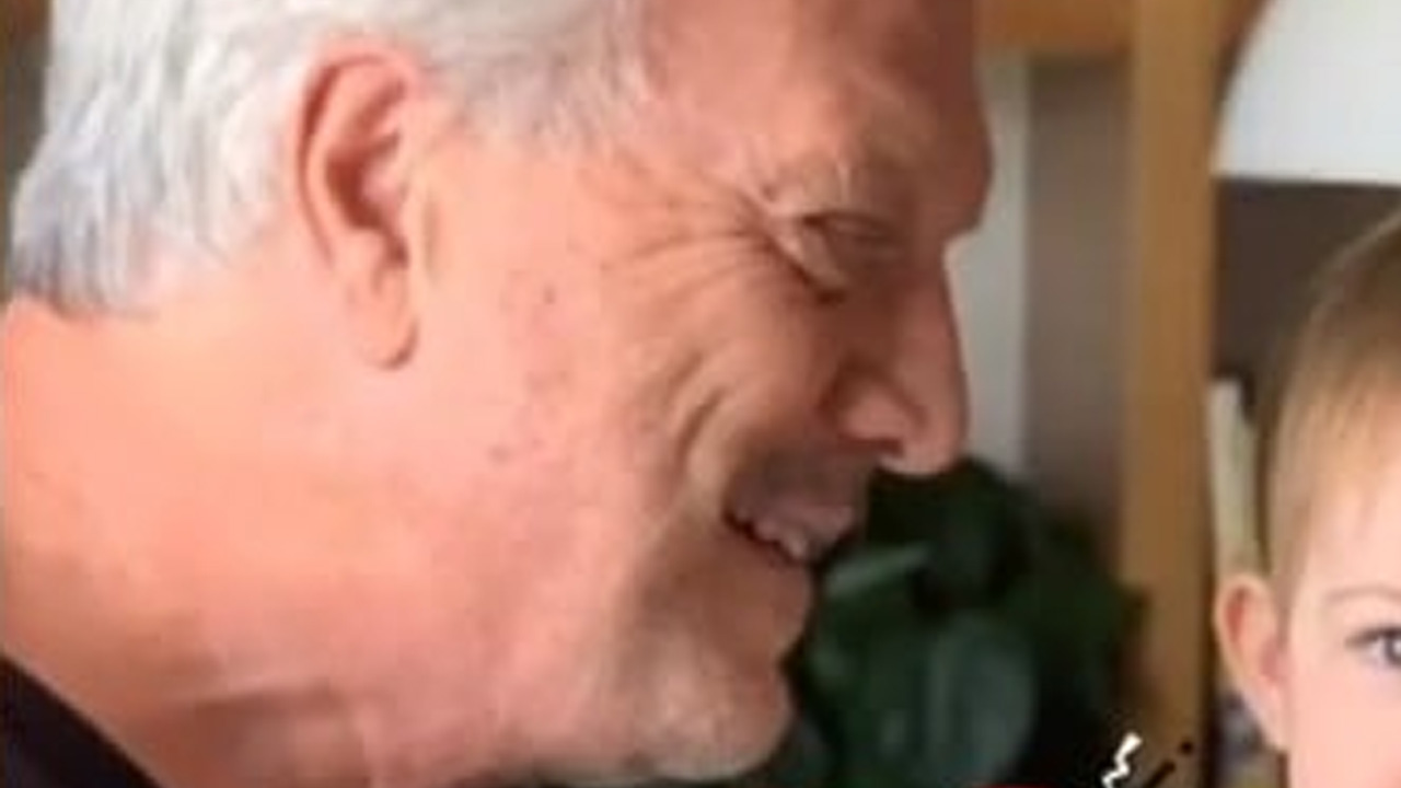 Pedro Bial encanta ao posar com a bebê de um aninho em clique raro e mostra rosto da herdeira