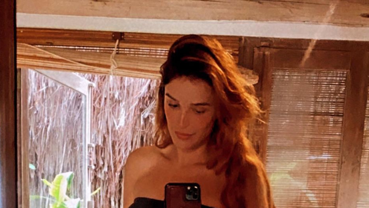 Na Bahia, Rafa Brites posa com biquíni tomara-que-caia e barrigão gigante rouba a cena: “Linda demais”