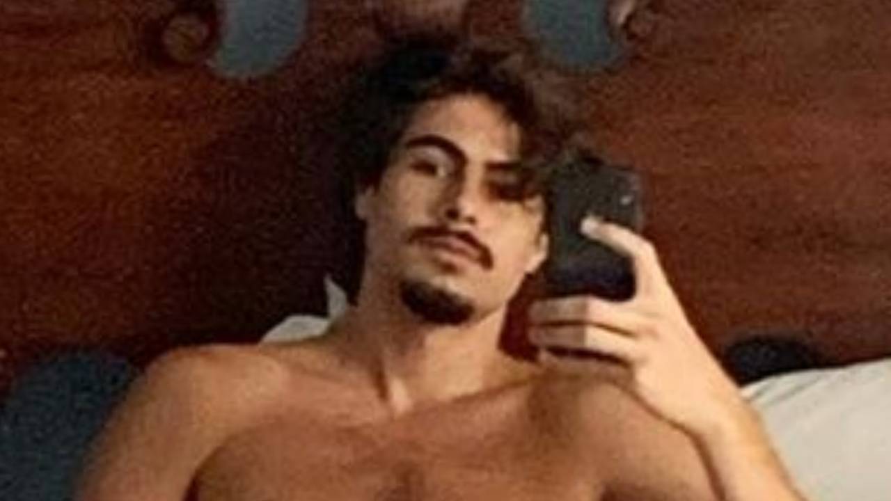 Sem roupa, Rafael Vitti esconde intimidade em clique ousado e Tatá Werneck avisa: “Tá aparecendo teu sac*”