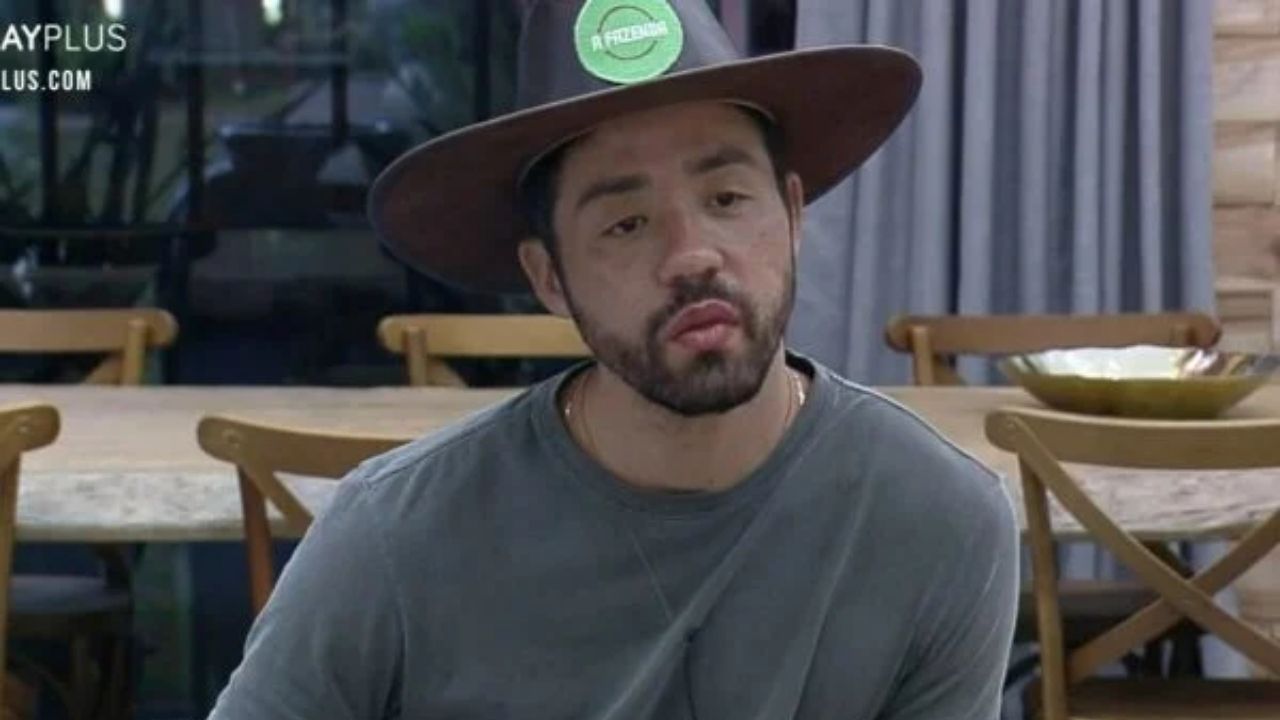 A Fazenda 13: Rico Melquiades não gosta de imagem exibida em ‘Hora do Faro’ e exige: “Muda essa foto”