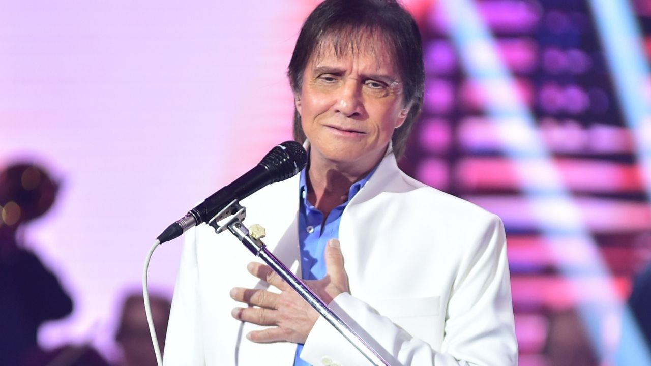 Roberto Carlos conta reação ao colocar prótese após perder a perna: “Dançou a noite toda”