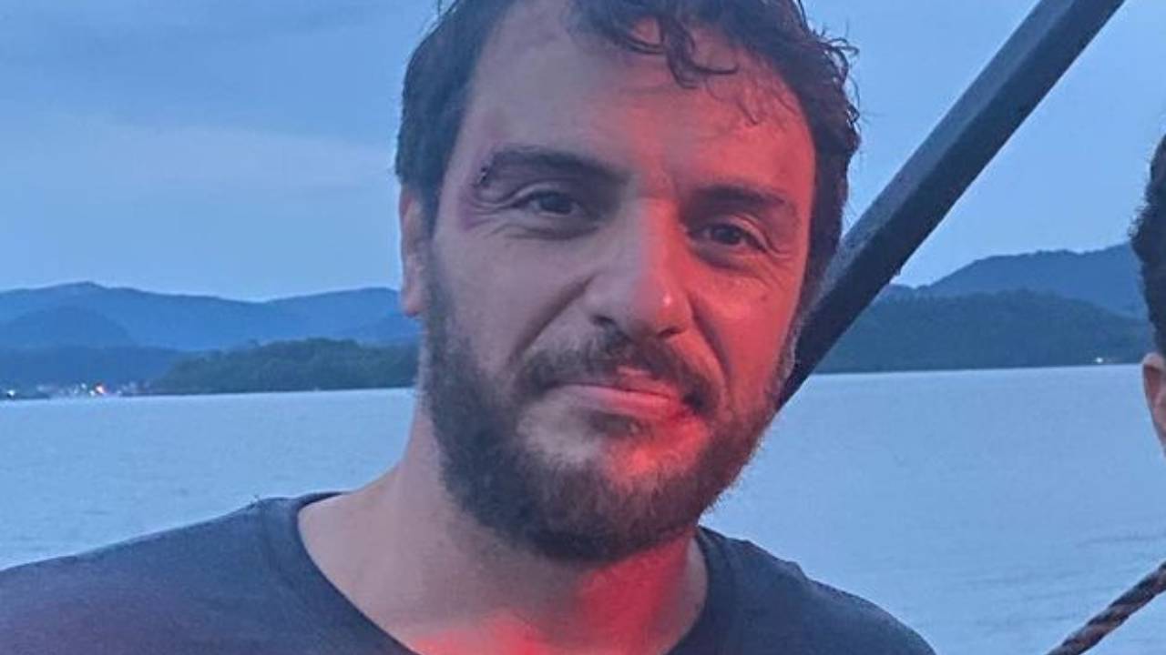 Rodrigo Lombardi faz gravação misteriosa e acende boatos de retorno em ‘Verdades Secretas 2’: “Alex tá vivo”
