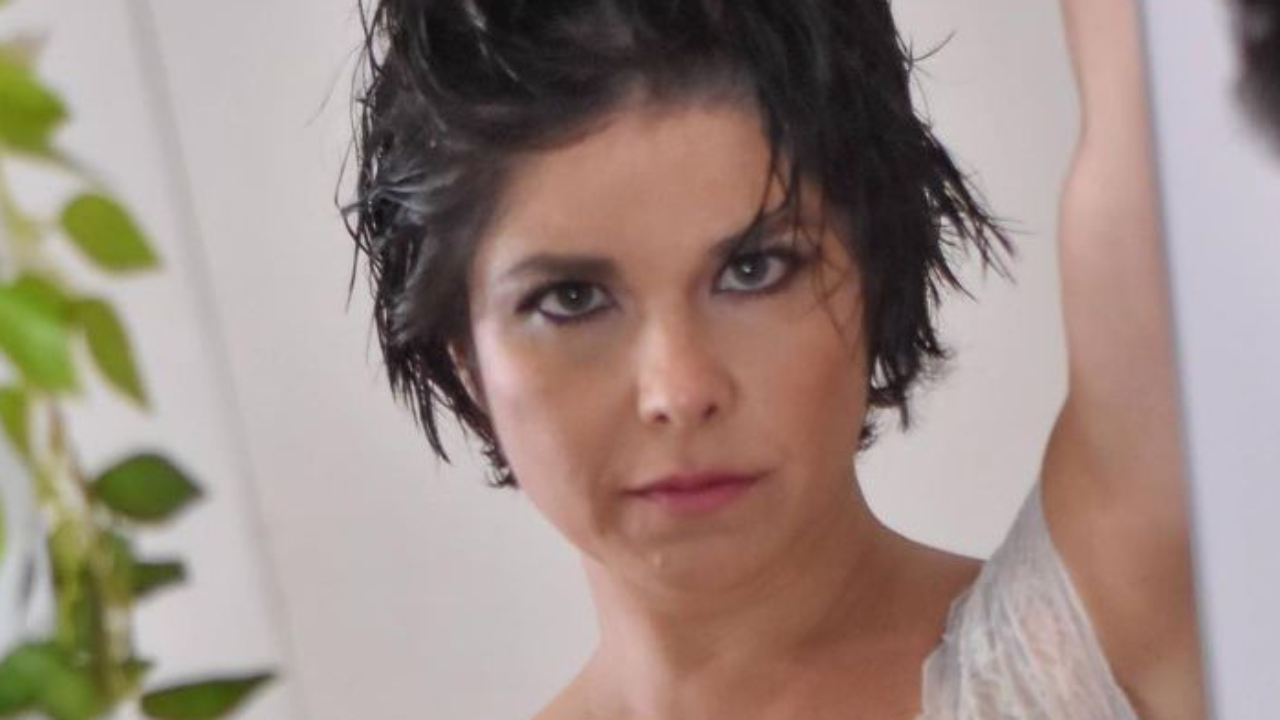 Aos 43 anos, Samara Felippo faz ensaio ousado de lingerie e dá aula de autoestima: “Já se olhou hoje?”