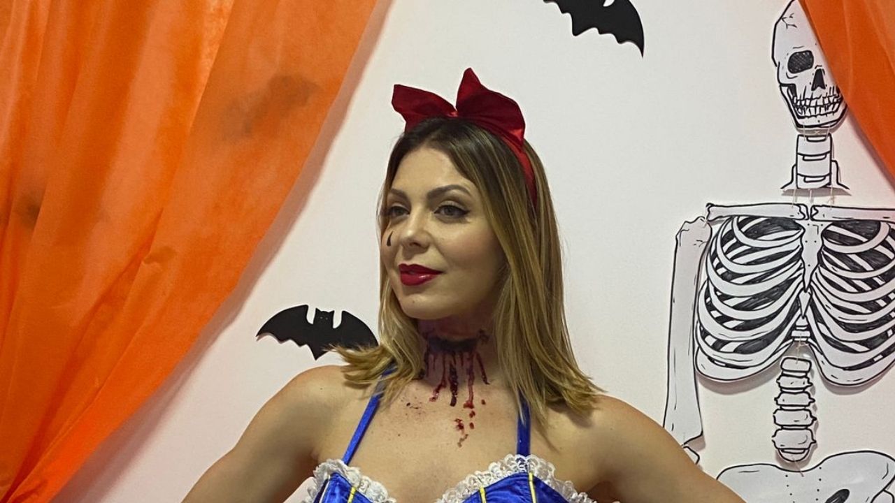 Sheila Mello causa com versão macabra e nada comportada da Branca de Neve: “Sexy até assim”