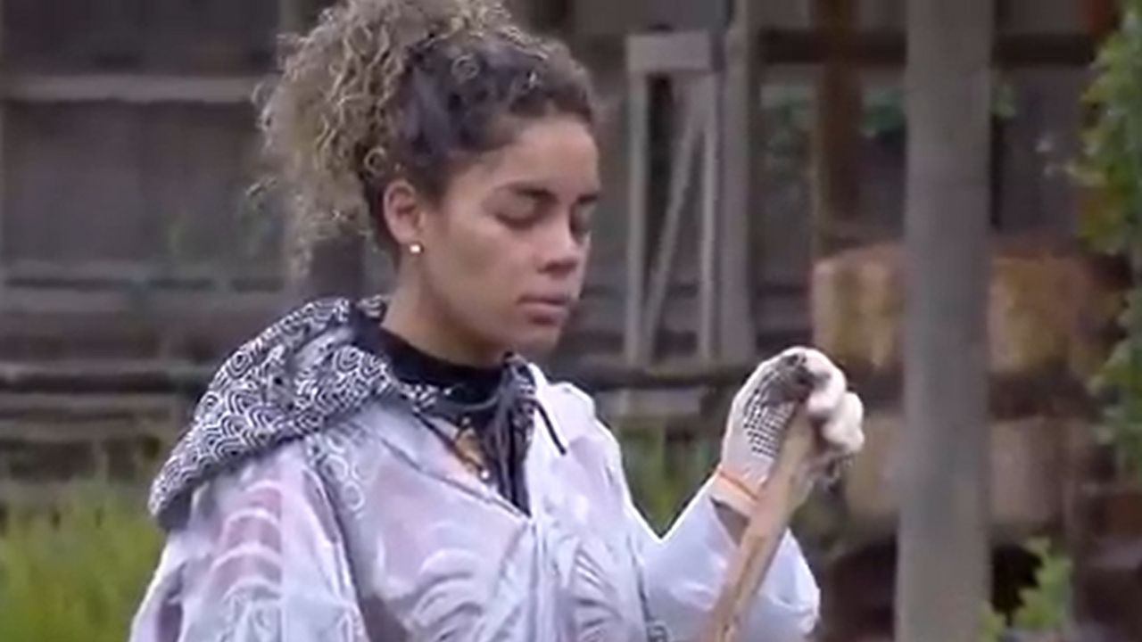 A Fazenda 13: Gente como a gente, Sthe Matos cai no sono em pé e acorda assustada: “Animação, Brasil”