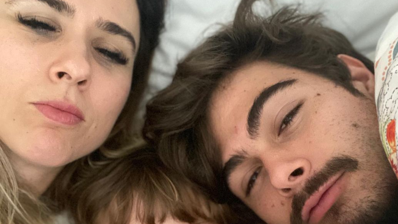 Tatá Werneck e Rafael Vitti posam agarradinhos na herdeira e beleza da menina impressiona: “Que genética!”