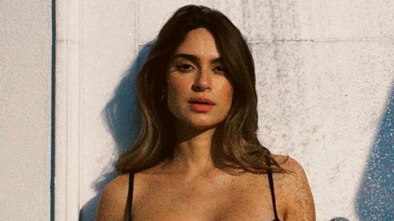 Aos sete meses, Thaila Ayala toma sol só de biquíni e barrigão de grávida rouba a cena: “Tá enorme”