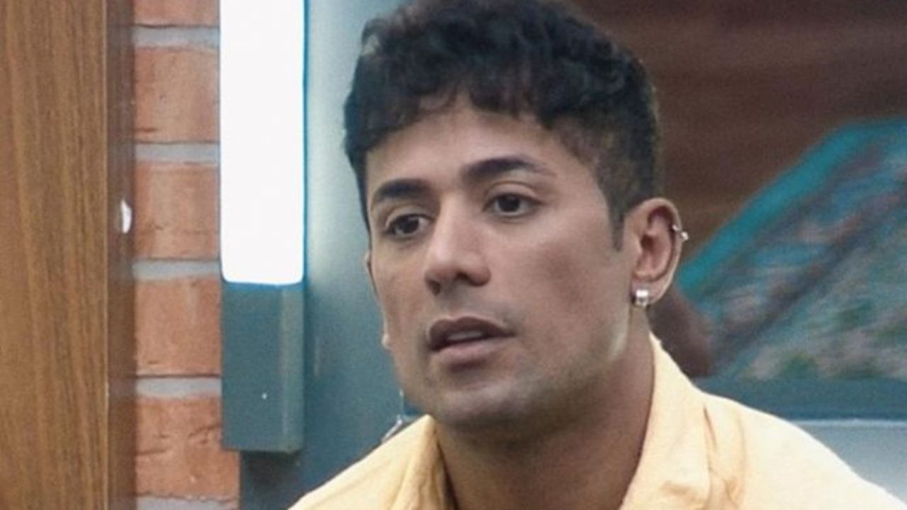 A Fazenda 13: Tiago Piquilo revela que deixou de falar sobre cirurgia peniana por causa de Tânia Mara