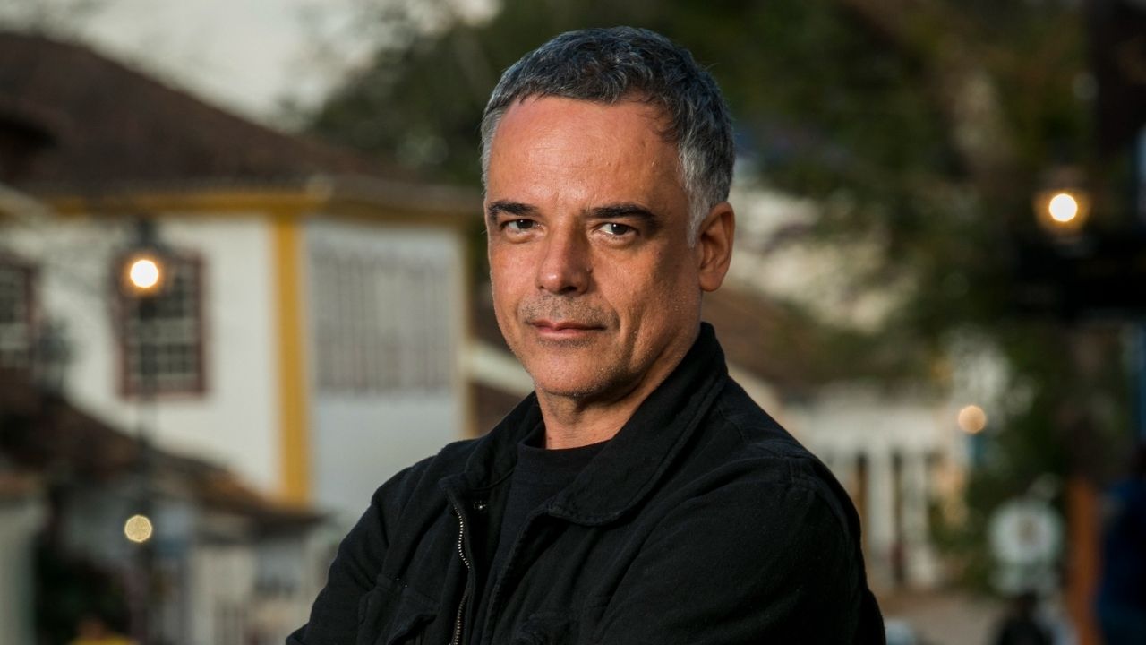 Ângelo Antônio vive pai misterioso de Visky e esconde passado de crimes em ‘Verdades Secretas 2’